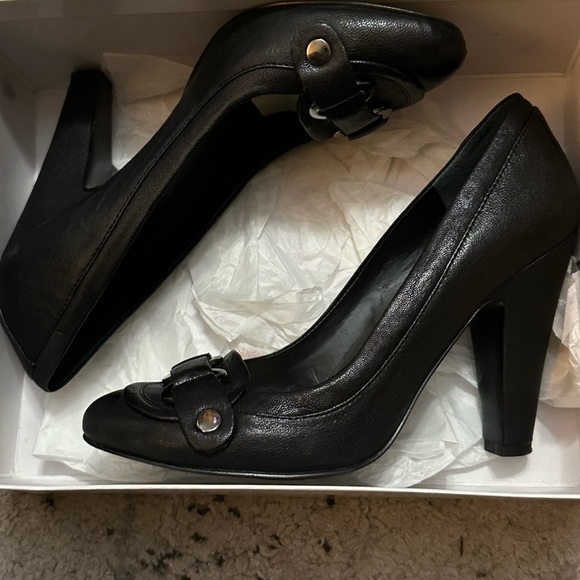 Elegant Nine West Black Leather Women's Heels Size 6 M - Picture 1 of 8
